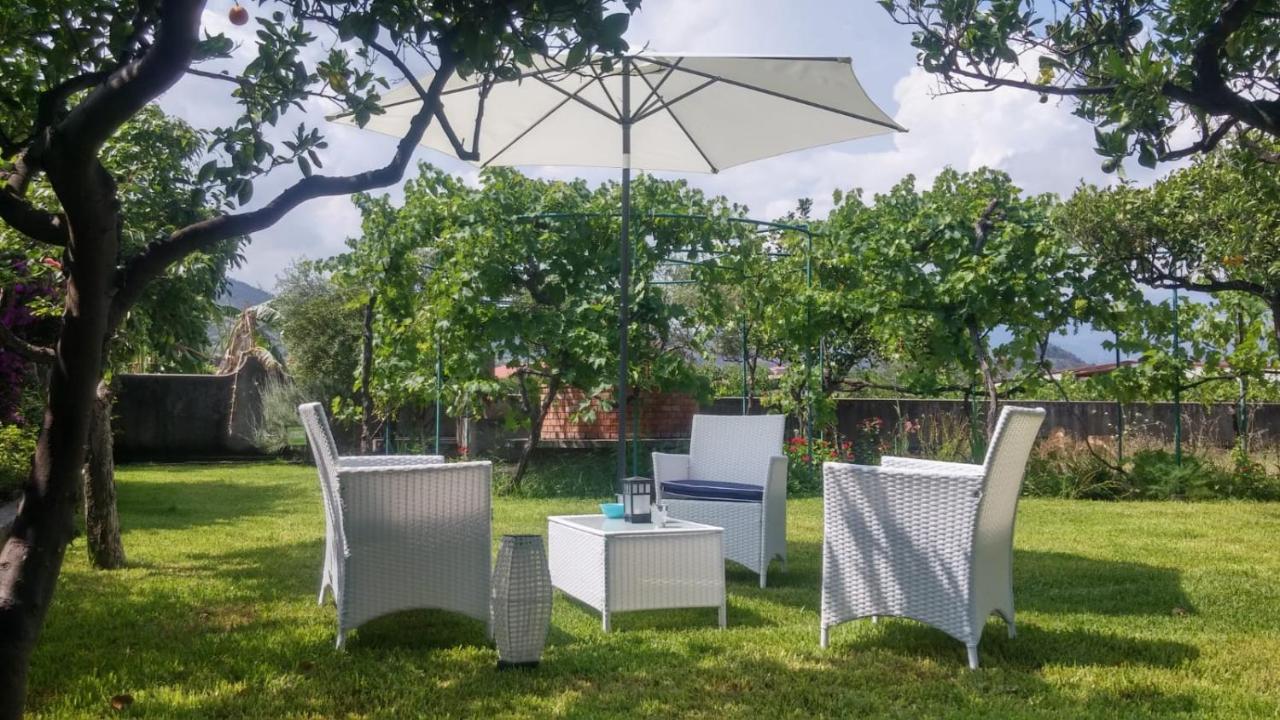 Giardino Sul Mare Acomodação com café da manhã Patti Exterior foto