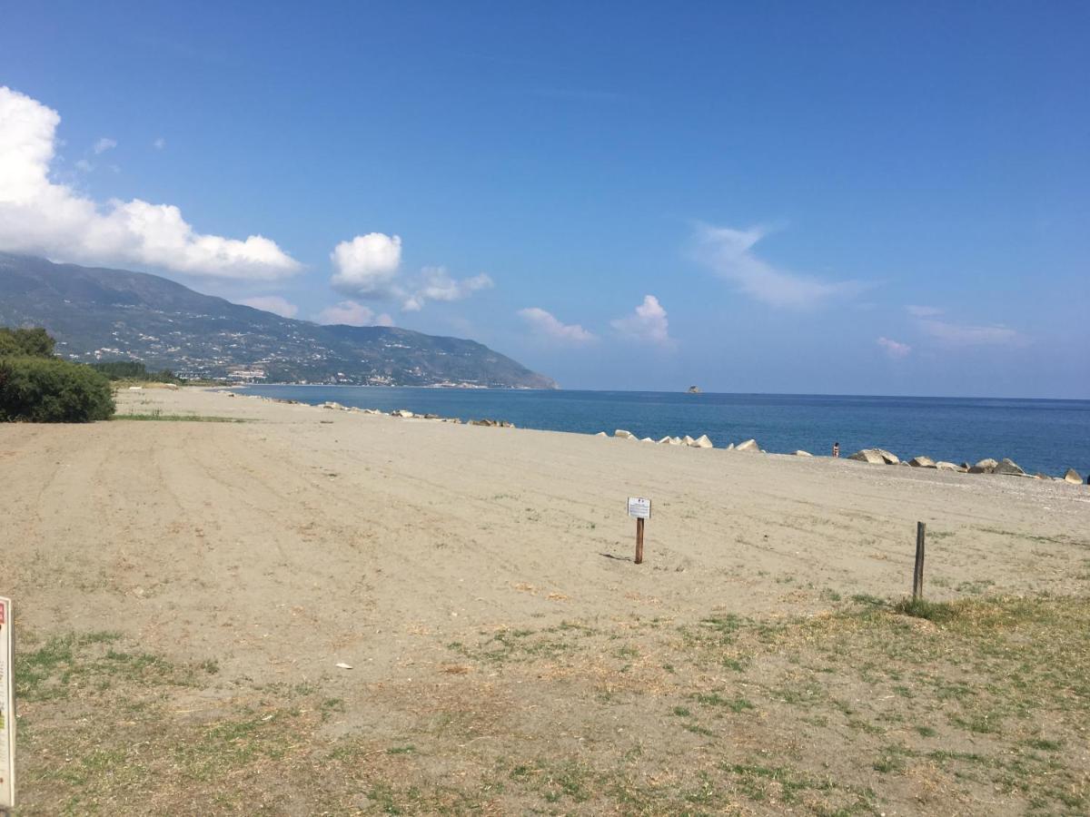 Giardino Sul Mare Acomodação com café da manhã Patti Exterior foto
